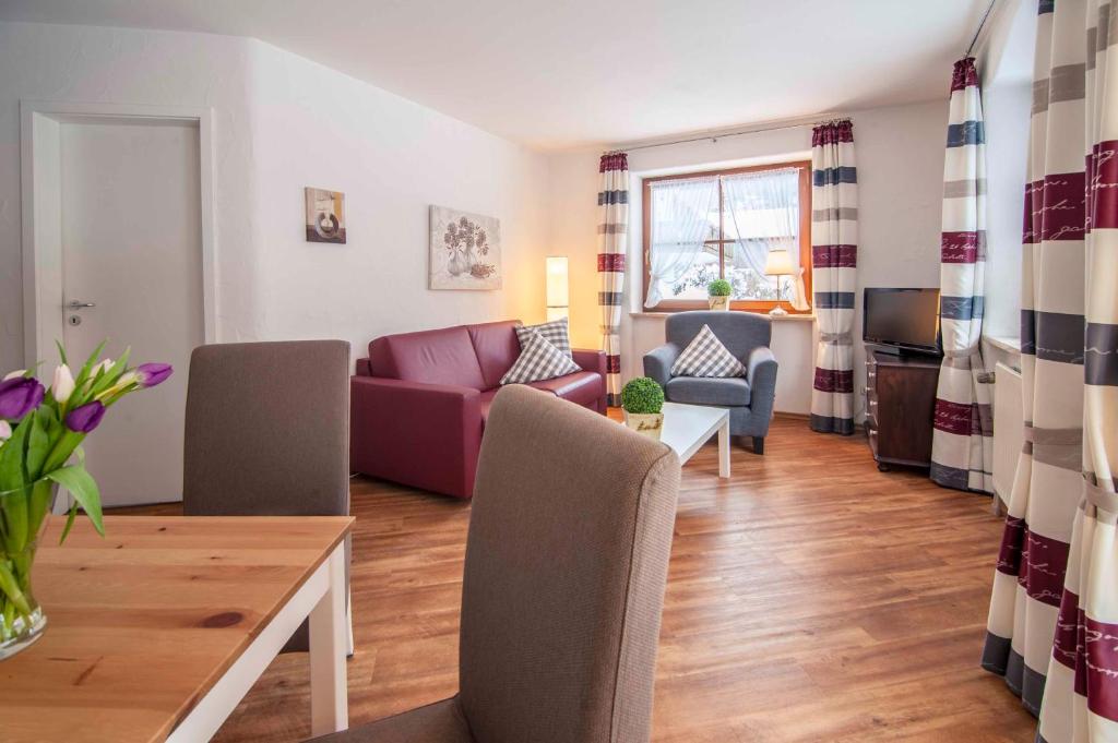 Appartement Am Sonneneck - Wohnung 1 6 Niederfeldstraße Wohnung 1, EG links, 83324 Ruhpolding