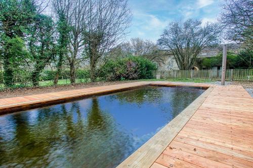 Amandius - piscine et sauna Saint-Amant-de-Nouère france