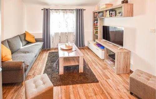 Appartement Amazing apartment in Avignon with WiFi, 2 Bedrooms and Outdoor swimming pool  Avignon