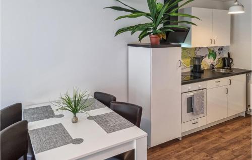 Appartement Amazing apartment in Passow OT Charlottenho with WiFi and 1 Bedrooms  Zahren