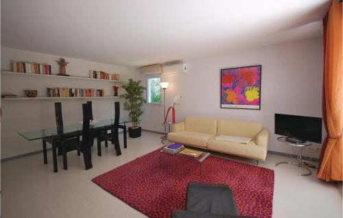 Amazing apartment in Saint Raphael with 2 Bedrooms, WiFi and Outdoor swimming pool Saint-Raphaël france