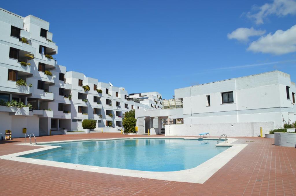 Maison de vacances Amazing Beach & Pool Apartment with Garden Urbanização Porto de Abrigo Bloco D 1B, 2970-703 Sesimbra