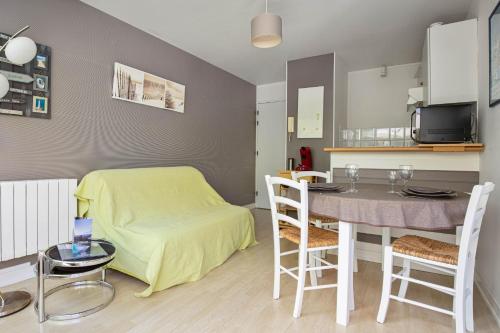 Appartement Amazing flat with terrace near the city centre of La Rochelle - Welkeys 10 B Rue de la Huguenotte La Rochelle