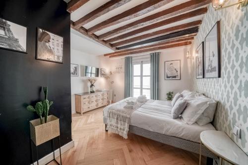 AMAZING HISTORICAL PARISIEN LOFT NEXT TO LOUVRE AREA ! Paris france