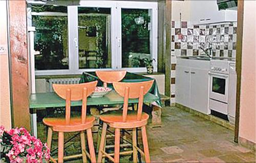 Maison de vacances Amazing home in Brette les Pins with 4 Bedrooms, WiFi and Outdoor swimming pool  Les Goberdières