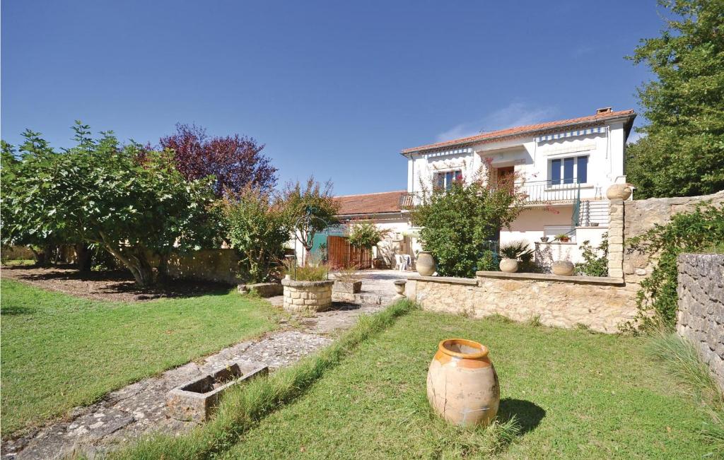 Maison de vacances Amazing home in Caromb with 3 Bedrooms and WiFi , 84330 Caromb