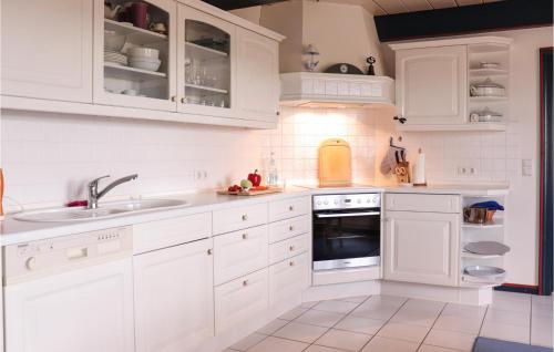 Maison de vacances Amazing home in Dagebll with 3 Bedrooms, Sauna and WiFi  Bongsiel