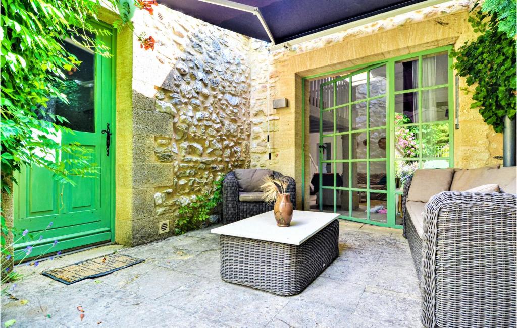 Maison de vacances Amazing home in Flaux with 2 Bedrooms and WiFi , 30700 Flaux