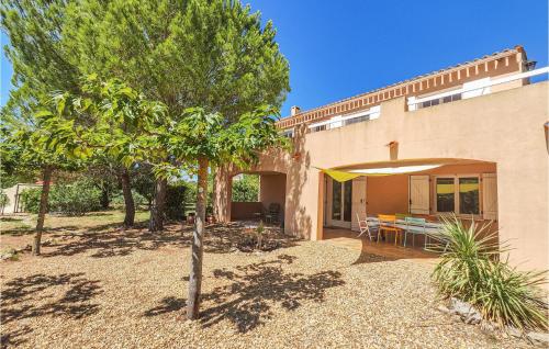 Maison de vacances Amazing home in Fouzilhon with Outdoor swimming pool, WiFi and Private swimming pool  Fouzilhon
