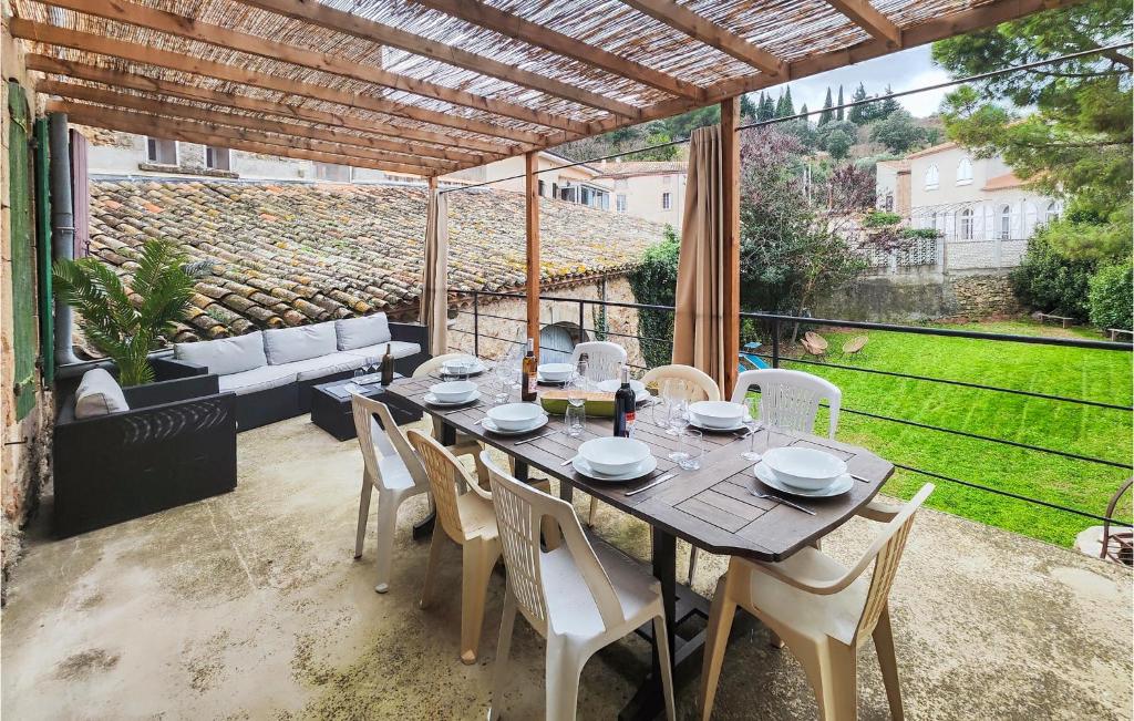 Maison de vacances Amazing home in Gabian with 4 Bedrooms and WiFi , 34320 Gabian