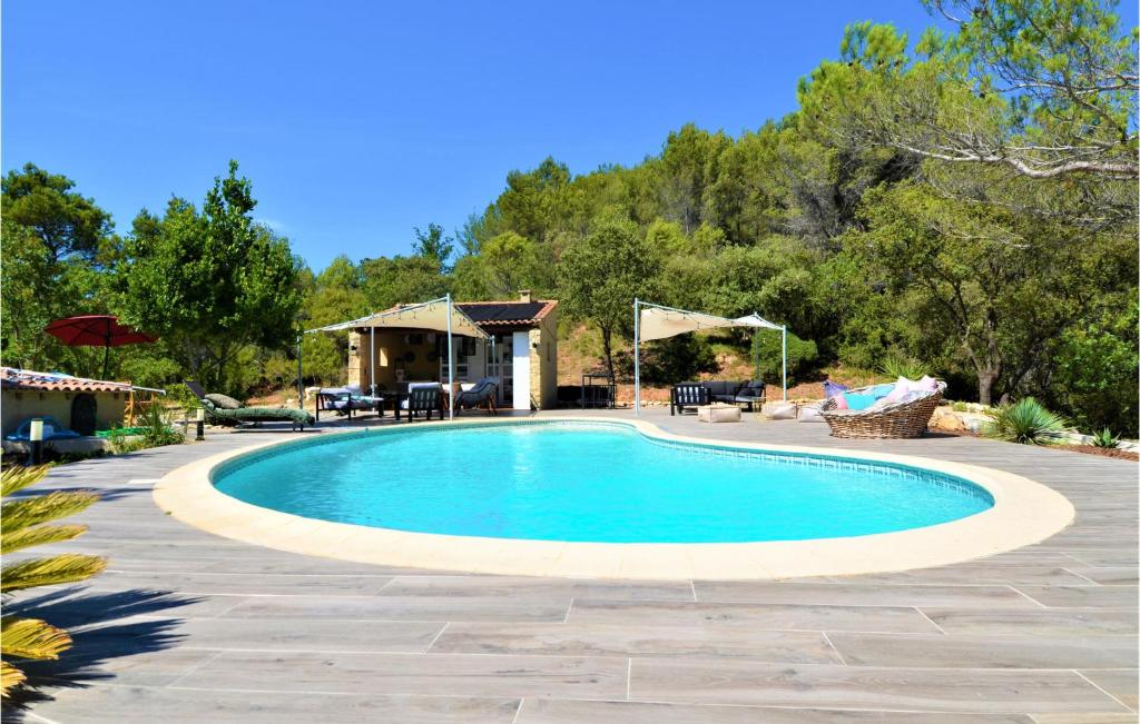 Maison de vacances Amazing home in Lafare with Outdoor swimming pool, WiFi and 3 Bedrooms , 84190 Lafare