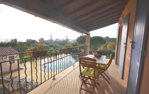 Amazing home in Lauris with 2 Bedrooms, WiFi and Outdoor swimming pool Lauris france