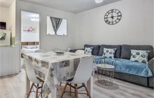Maison de vacances Amazing home in Lsignac-Durand with 1 Bedrooms and WiFi  Lézignac-Durand