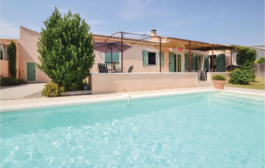 Maison de vacances Amazing home in Maubec with 4 Bedrooms, WiFi and Outdoor swimming pool , 84660 Maubec