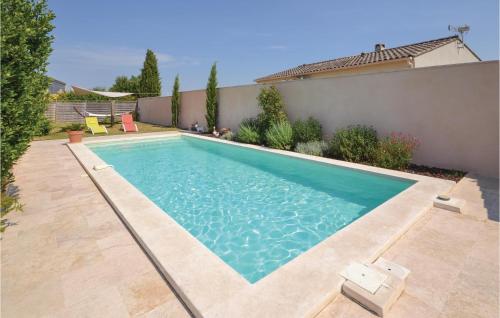 Amazing home in Maubec with 4 Bedrooms, WiFi and Outdoor swimming pool Maubec france