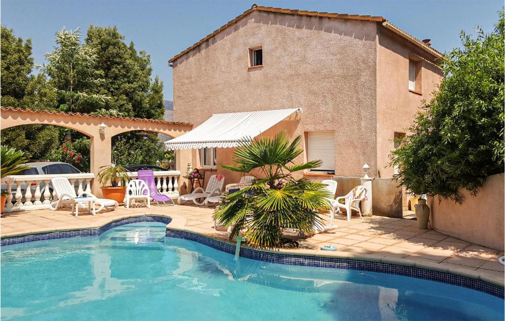 Maison de vacances Amazing home in Mezzavia with Outdoor swimming pool, WiFi and 2 Bedrooms , 20167 Mezzavia
