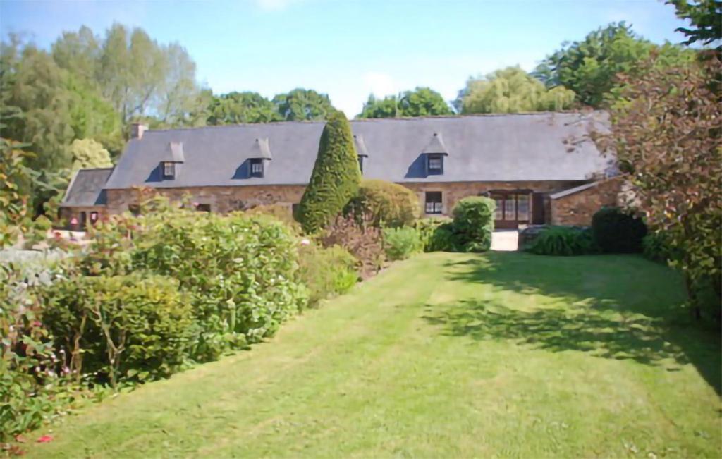 Maison de vacances Amazing home in Plouguiel with 2 Bedrooms , 22220 Plouguiel