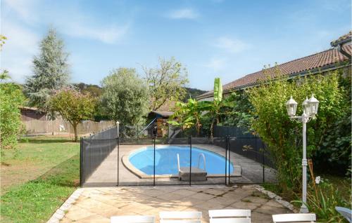 Amazing home in Puyo with Outdoor swimming pool, 3 Bedrooms and WiFi Puyoô france