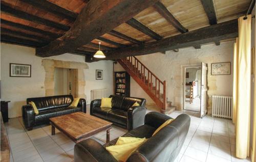Amazing home in St Germain with 4 Bedrooms and Outdoor swimming pool Saint-Germain-de-la-Rivière france