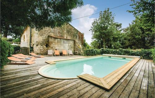 Maison de vacances Amazing home in St Germain with 4 Bedrooms and Outdoor swimming pool  Saint-Germain-de-la-Rivière