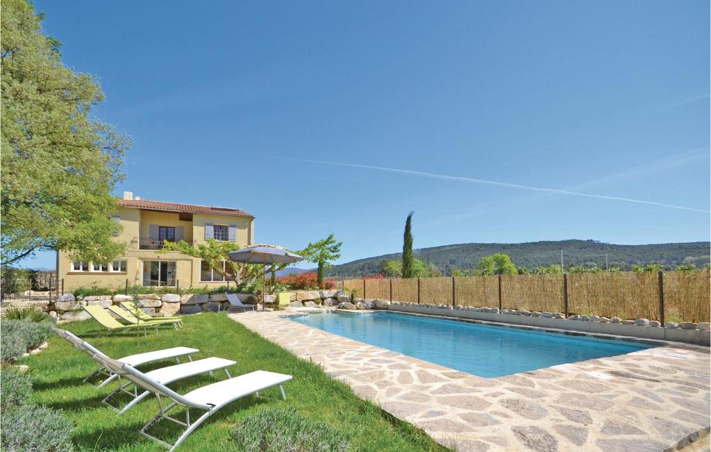 Maison de vacances Amazing home in St Marcellin L Vaison with 7 Bedrooms, Internet and Outdoor swimming pool , 84110 Vaison-la-Romaine