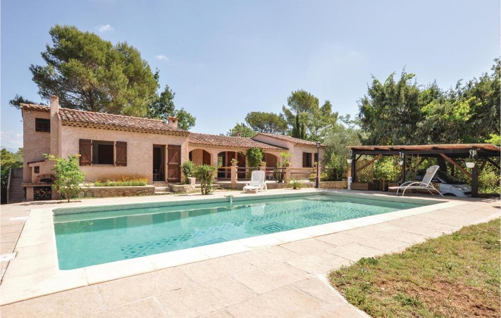 Maison de vacances Amazing home in St, Paul en Foret with 3 Bedrooms, Private swimming pool and Outdoor swimming pool , 83440 Saint-Paul-en-Forêt