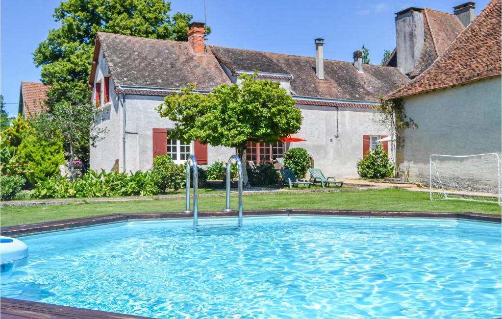 Maison de vacances Amazing home in St,Sulpice-dExideuil with 3 Bedrooms, Private swimming pool and Outdoor swimming pool , 24800 Nanthiat