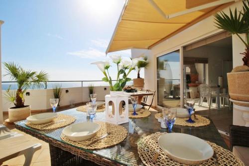 Appartement AMAZING PENTHOUSE- panoramic sea view & tikki bar on private terrasse Rua da Escola Primaria 10 APARTMENT 507 Luz