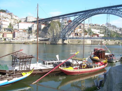 Amazing River Views - Apartment 2 ensuit bedrooms, free parking Vila Nova de Gaia portugal