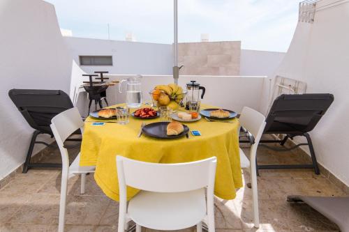 Appartement Amazing Sesimbra Duplex close to the beach by Trip2Portugal Rua Navegador Rodrigues Soromenho Nº 12 Rés de Chão porta F Sesimbra