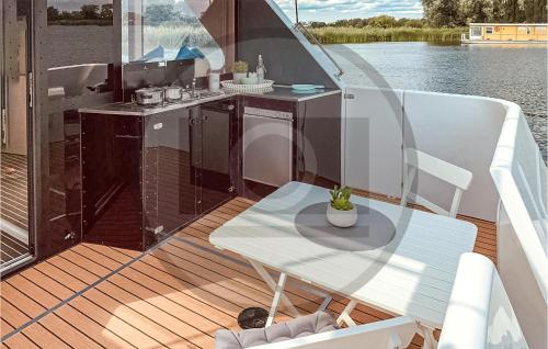 Amazing ship-boat in Havelsee OT Ktzkow with 1 Bedrooms Kützkow allemagne