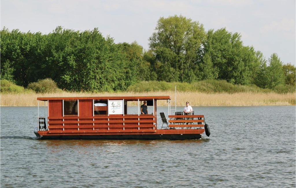 Bateau-hôtel Amazing ship-boat in Radewege with 2 Bedrooms , 14778 Radewege