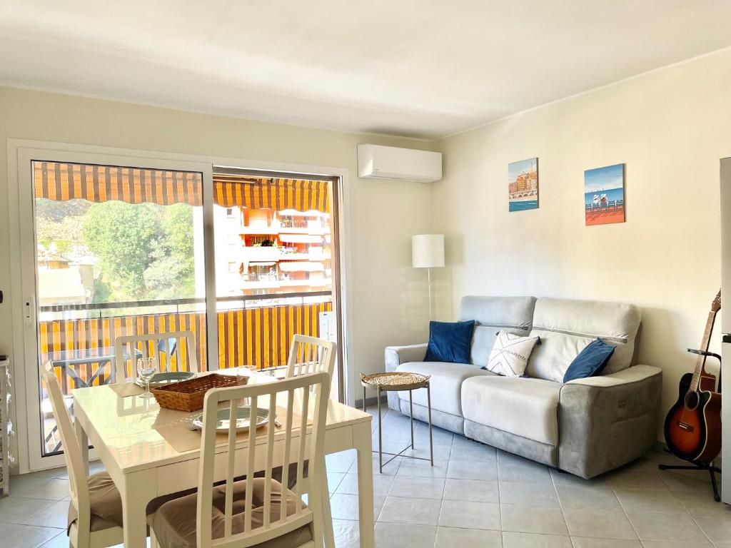 Appartement Ambassador : 3 pieces, parking, climatisation 24 Promenade du Maréchal Leclerc de Hautecloque, 06500 Menton