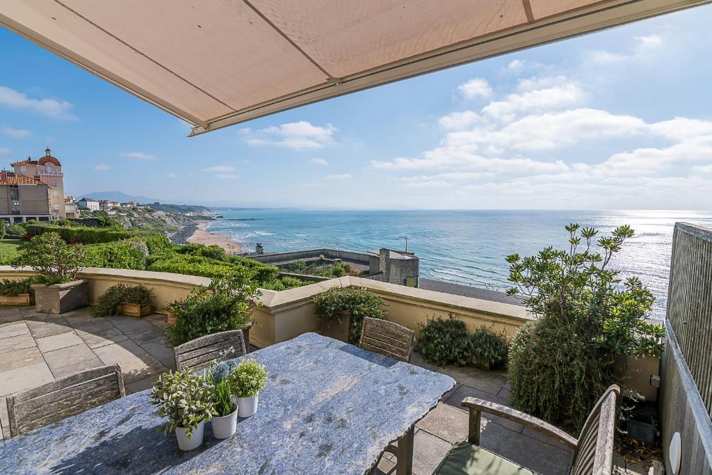 Appartement AMETSA, luxury flat, terrace and wonderful seaview, in Biarritz Résidence Hélianthe, RDC 2 Carrefour d'Hélianthe, 64200 Biarritz