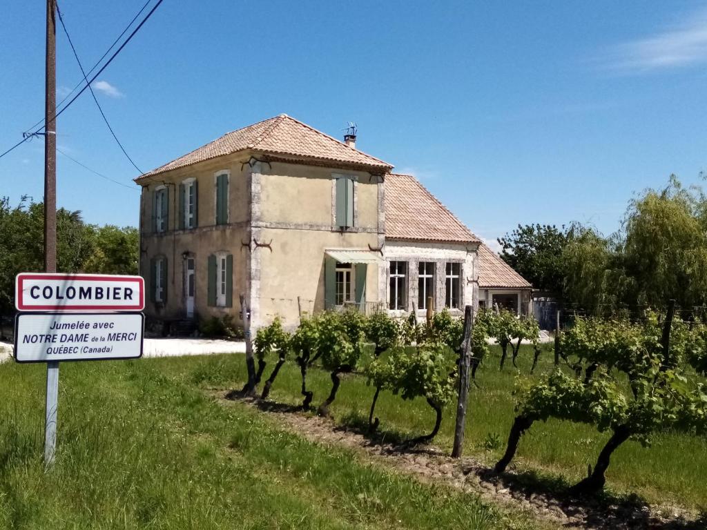 B&B / Chambre d'hôtes Ancienne école de Colombier Le Bourg, 24560 Colombier