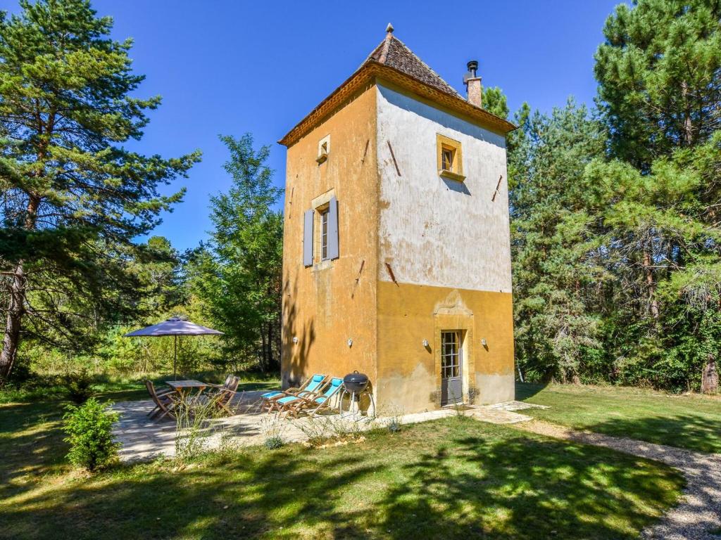 Maison de vacances Ancient dovecote renovated in the heart of a forest near Belv s , 24170 Saint-Germain-de-Belvès