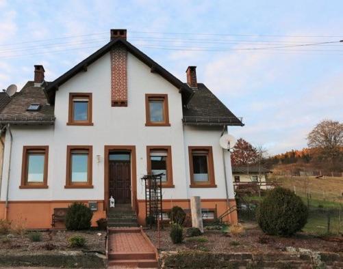 Appartement Anna Ferienwohnung am Eifelsteig Ackerstraße 10, 54570 Neroth