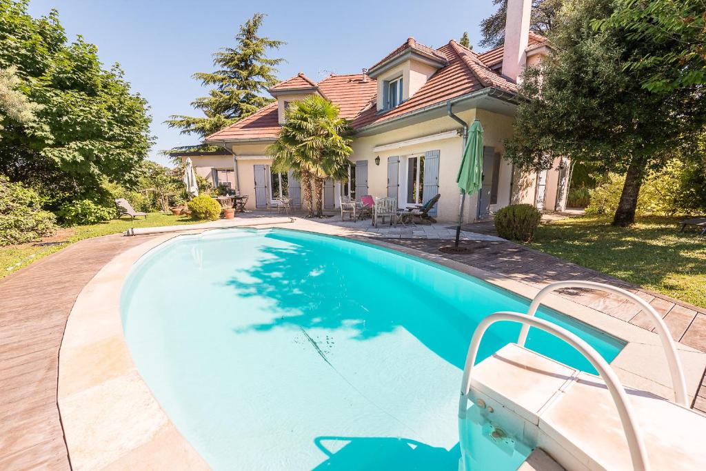 Maison de vacances Annecy Lac - Spacieuse Villa 10pers, piscine privative 200m du lac by LocationlacAnnecy, LLA Selections du Verdun, 46, 74940 Annecy