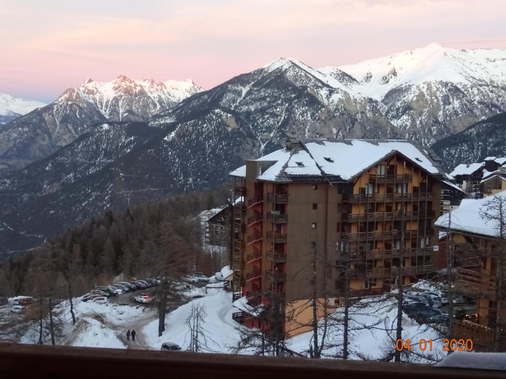 Appartement Antarès. duplex 48m2, piscine, sauna, à côté piste Res Antares appt 711 Pelinche, 05600 Risoul