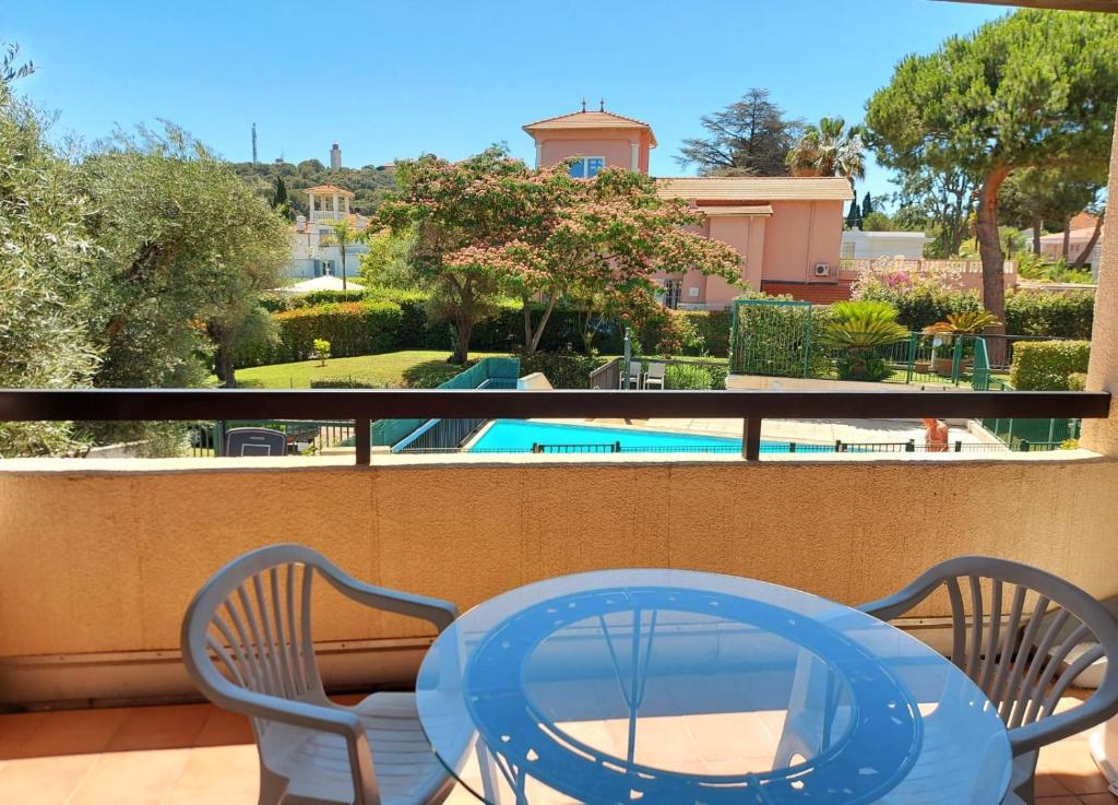 Appartement Antibes with pool, terrace & private garden, 250 mt from sandy Plage de la Salis 34 Chemin de l'Ermitage, 06160 Antibes