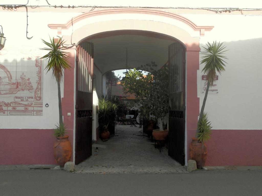 Maison d'hôtes Antiga Moagem Largo Do Areal, 7040-613 Vimieiro