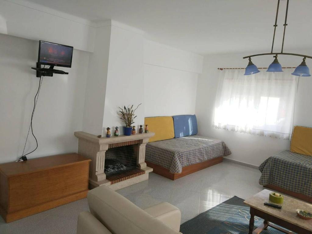 Appartement Apartamento a 4min da praia com lareira Travessa António Henriques Primo, 2460-635 São Martinho do Porto