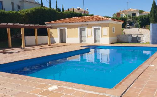 Apartamento piscina 5 minutos praia Alcantarilha portugal