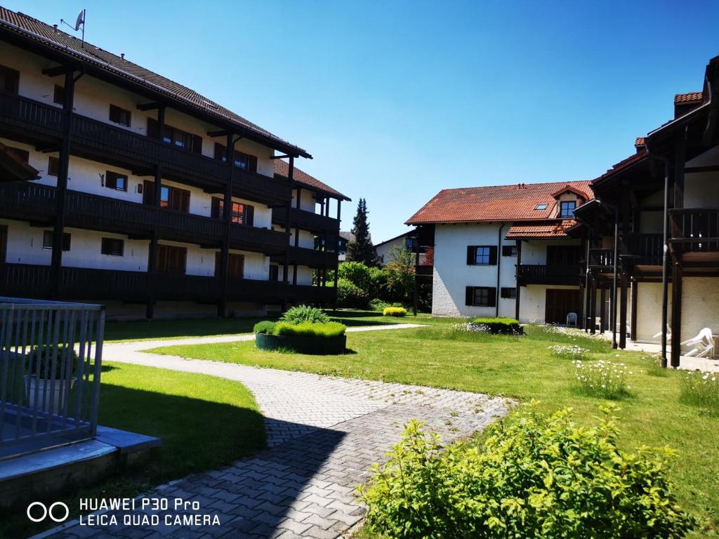 Appartements Aparthotel-Chrysantihof - Aleksandra 94277 Zwiesel, Ahornweg 2-4, 94277 Zwiesel