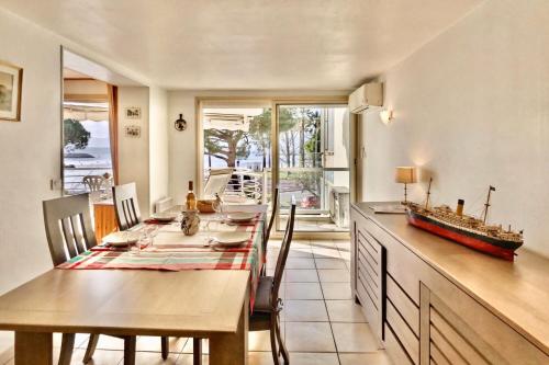 Appartement Apartment 2 bedroom Bijou Plage Cannes Croisette 122 Boulevard de la Croisette Cannes