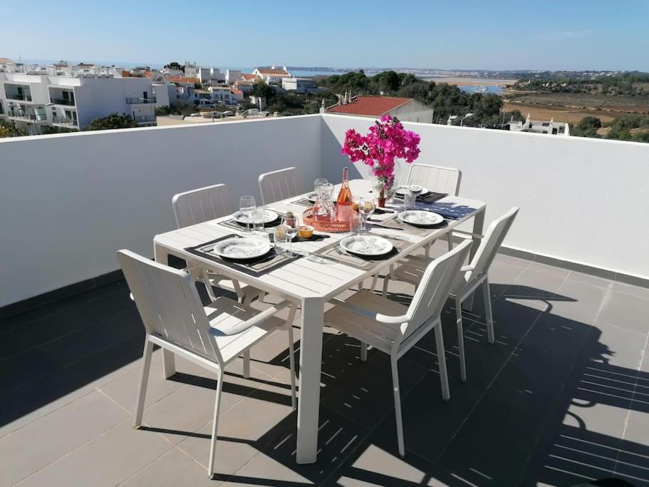 Appartement Apartment 2 bedrooms , centre of Alvor, open view and private parking Rua do Rossio de São Pedro, 8500-087 Alvor