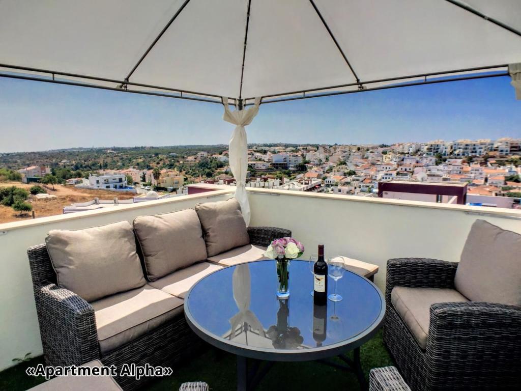 Appartements Apartment Alpha - 2 Bedrooms, Private Rooftop Patio with Hot Tub, BBQ and View Rua São Gonçalo de Lagos, Lote 9, R/C DT, 8400-219 Ferragudo