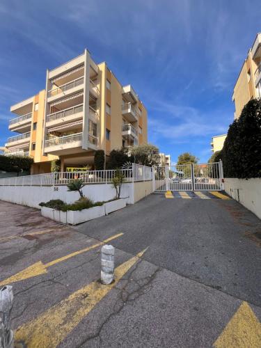 Appartement Apartment Antibes city-center & port 56 Avenue Reibaud Antibes