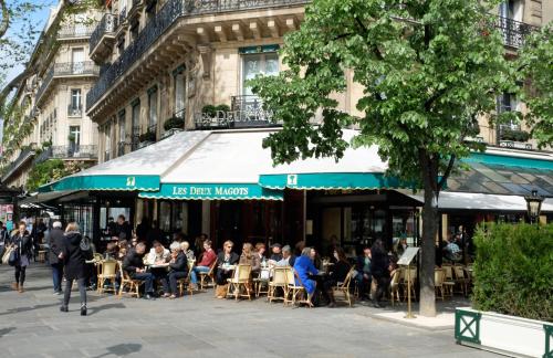 Apartment Bac St. Germain Paris france