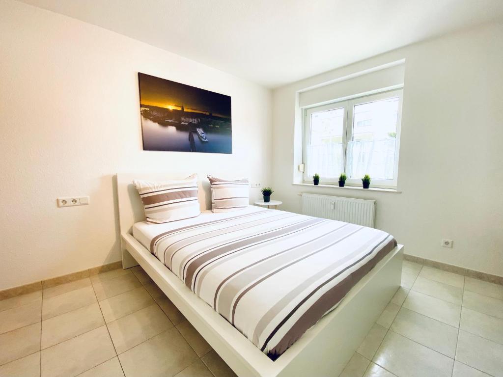 Appartement Apartment Bodensee mit 4 Zimmern und Sonnenterrasse Polozker Straße 1, 88045 Friedrichshafen